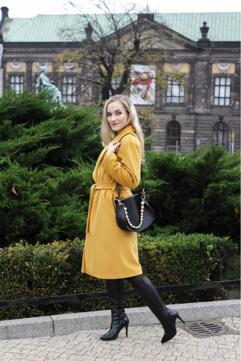 http://sklep.martexfashion.pl/1225-thickbox_default/elegancki-wiązany-płaszcz-musztarda-czarny.jpg